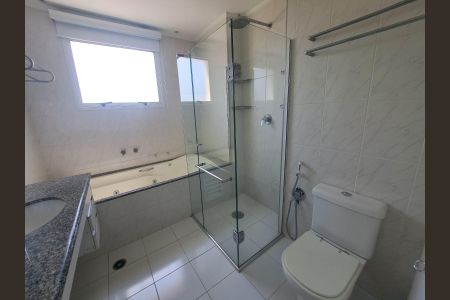 Apartamento à venda com 180m², 3 quartos e 4 vagasBanheiro da Suíte 2