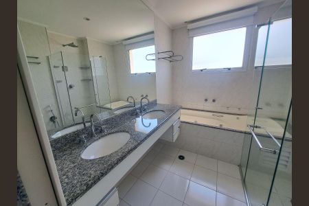 Apartamento à venda com 180m², 3 quartos e 4 vagasBanheiro da Suíte 2