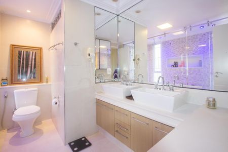 Apartamento à venda com 222m², 4 quartos e 4 vagasSuíte 3 Banheiro