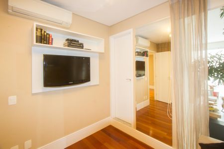 Apartamento à venda com 222m², 4 quartos e 4 vagasSuíte 4