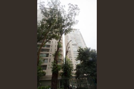 Apartamento à venda com 222m², 4 quartos e 4 vagasFachada