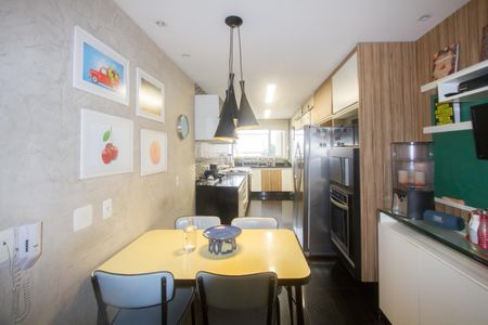 Apartamento à venda com 222m², 4 quartos e 4 vagasCozinha