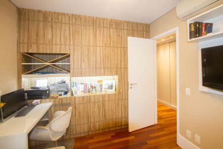 Apartamento à venda com 222m², 4 quartos e 4 vagasSuíte 4