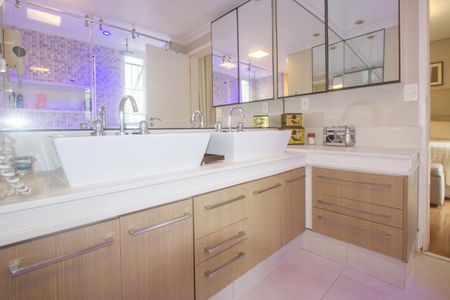 Apartamento à venda com 222m², 4 quartos e 4 vagasSuíte 3 Banheiro