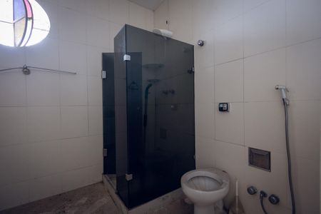 Casa à venda com 314m², 4 quartos e 4 vagas Casa à venda com 314m², 4 quartos e 4 vagasBanheiro 1