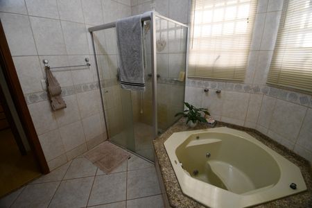 Casa à venda com 292m², 4 quartos e 1 vagaBanheiro da Suíte 1