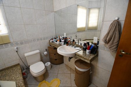 Casa à venda com 292m², 4 quartos e 1 vagaBanheiro da Suíte 1