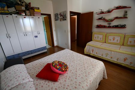 Casa à venda com 292m², 4 quartos e 1 vagaSuíte 3