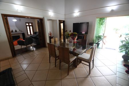 Casa à venda com 292m², 4 quartos e 1 vagaSala