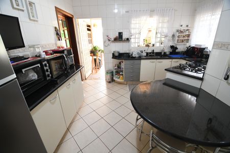 Casa à venda com 292m², 4 quartos e 1 vagaCozinha