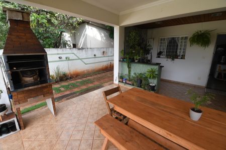 Casa à venda com 292m², 4 quartos e 1 vagaChurrasqueira