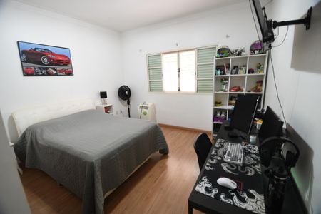 Casa à venda com 292m², 4 quartos e 1 vagaSuíte 4