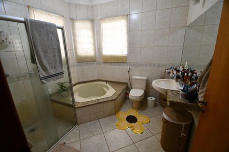 Casa à venda com 292m², 4 quartos e 1 vagaBanheiro da Suíte 1