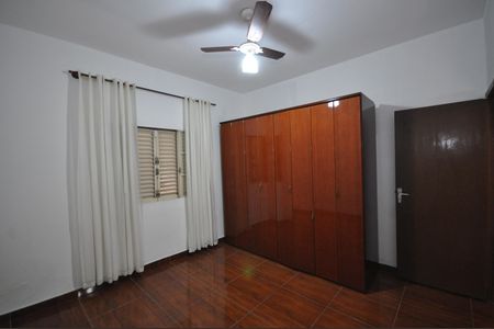 Casa para alugar com 120m², 3 quartos e 2 vagasQuarto 1