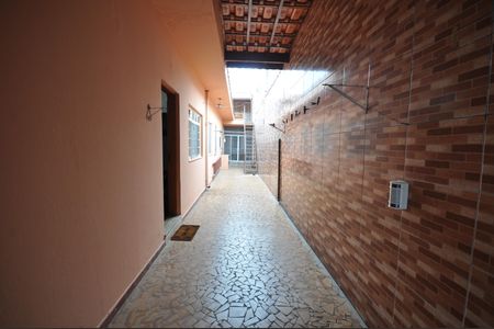 Casa para alugar com 120m², 3 quartos e 2 vagasCorredor lateral