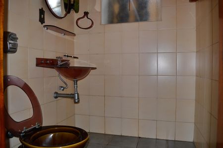 Casa à venda com 650m², 4 quartos e 10 vagas Casa à venda com 650m², 4 quartos e 10 vagasLavabo