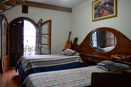 Casa à venda com 650m², 4 quartos e 10 vagas Casa à venda com 650m², 4 quartos e 10 vagasSuíte 2