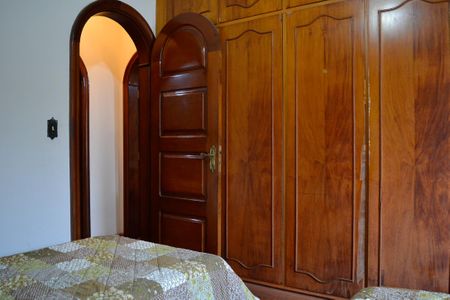 Casa à venda com 650m², 4 quartos e 10 vagas Casa à venda com 650m², 4 quartos e 10 vagasQuarto 2