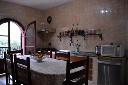 Casa à venda com 650m², 4 quartos e 10 vagas Casa à venda com 650m², 4 quartos e 10 vagasCozinha 2