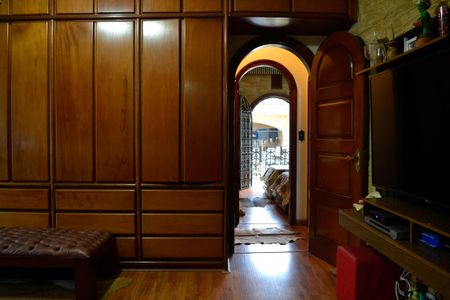 Casa à venda com 650m², 4 quartos e 10 vagas Casa à venda com 650m², 4 quartos e 10 vagasSala 2