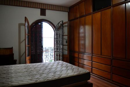 Casa à venda com 650m², 4 quartos e 10 vagas Casa à venda com 650m², 4 quartos e 10 vagasSuíte