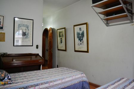 Casa à venda com 650m², 4 quartos e 10 vagas Casa à venda com 650m², 4 quartos e 10 vagasSuíte 2