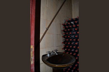 Casa à venda com 650m², 4 quartos e 10 vagas Casa à venda com 650m², 4 quartos e 10 vagasAdega/ Lavabo