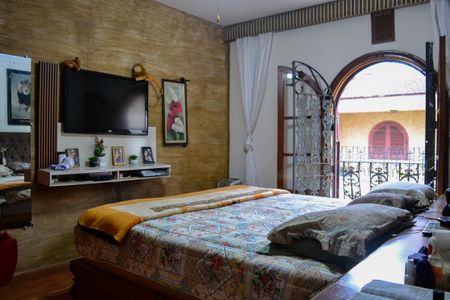 Casa à venda com 650m², 4 quartos e 10 vagas Casa à venda com 650m², 4 quartos e 10 vagasQuarto