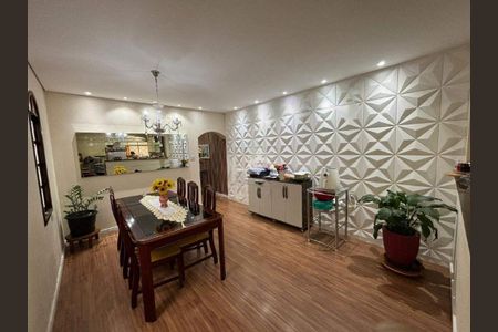 Casa à venda com 240m², 3 quartos e 3 vagas