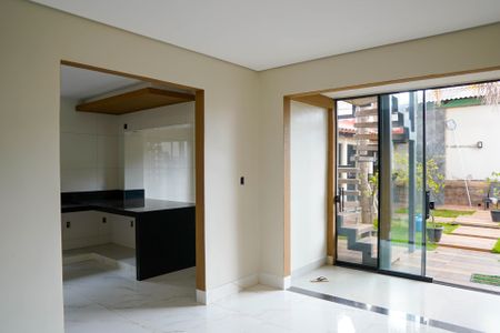 Casa para alugar com 600m², 4 quartos e 4 vagasSala