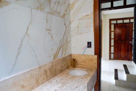 Casa para alugar com 600m², 4 quartos e 4 vagasBanheiro 2