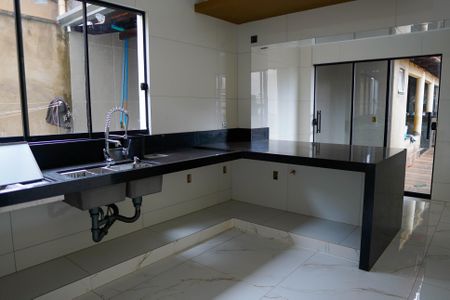 Casa para alugar com 600m², 4 quartos e 4 vagasCozinha