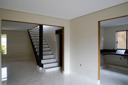 Casa para alugar com 600m², 4 quartos e 4 vagasSala