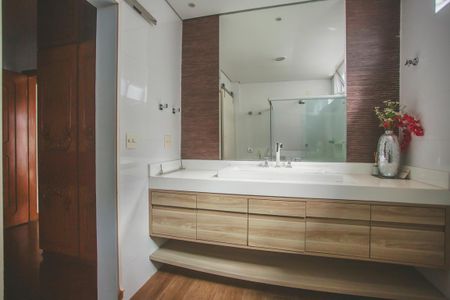 Casa à venda com 250m², 3 quartos e 2 vagasBanheiro Suíte