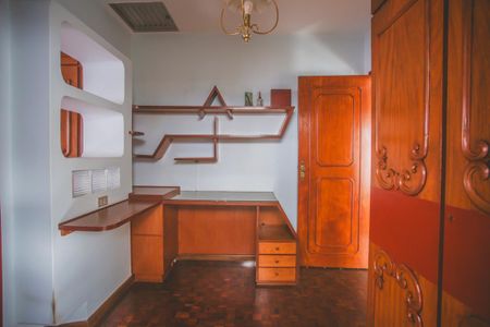 Casa à venda com 250m², 3 quartos e 2 vagasCloset da Suíte