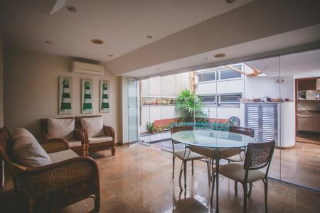 Casa à venda com 250m², 3 quartos e 2 vagasÁrea comum - Salão de festas