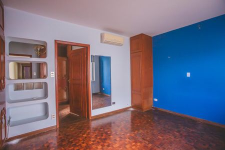 Casa à venda com 250m², 3 quartos e 2 vagasSuíte