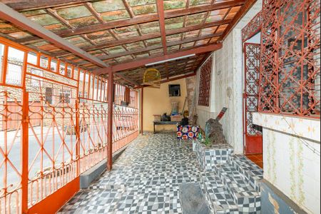 Casa à venda com 300m², 4 quartos e 1 vaga Casa à venda com 300m², 4 quartos e 1 vagaVaranda