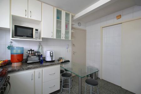 Apartamento à venda com 197m², 4 quartos e 3 vagasCozinha