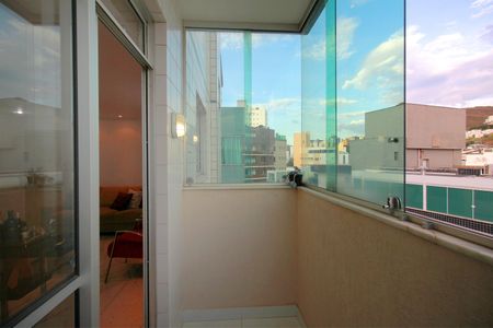 Apartamento à venda com 197m², 4 quartos e 3 vagasVaranda da Sala