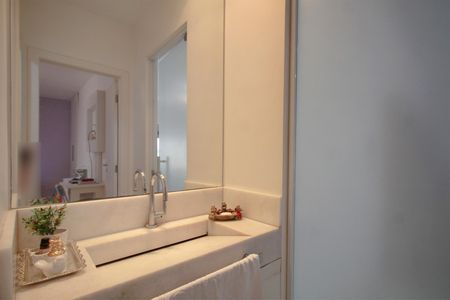 Apartamento à venda com 197m², 4 quartos e 3 vagasBanheiro da Suíte 2