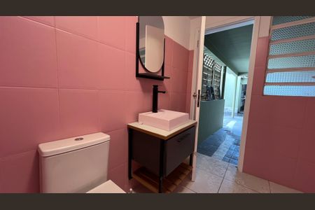 Casa à venda com 248m², 2 quartos e 4 vagasBanheiro de serviço