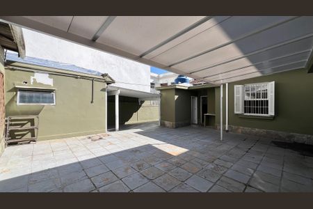 Casa à venda com 248m², 2 quartos e 4 vagasQuintal