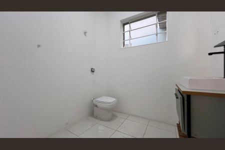 Casa à venda com 248m², 2 quartos e 4 vagasBanheiro 1