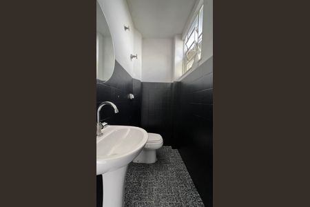 Casa à venda com 248m², 2 quartos e 4 vagasBanheiro 2