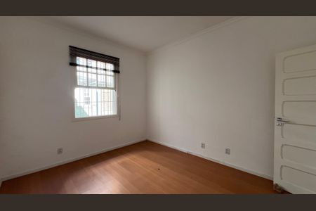 Casa à venda com 248m², 2 quartos e 4 vagasQuarto 2