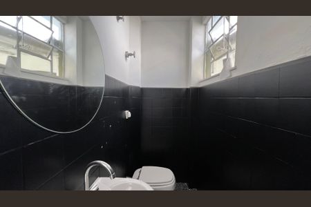 Casa à venda com 248m², 2 quartos e 4 vagasBanheiro 2