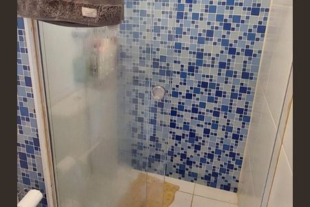 Apartamento à venda com 105m², 2 quartos e 2 vagasBanheiro da suíte 