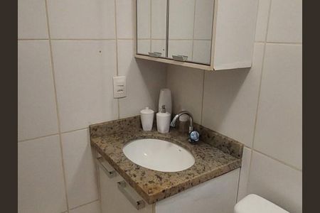 Apartamento à venda com 105m², 2 quartos e 2 vagasBanheiro da suíte 