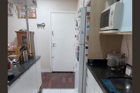 Apartamento à venda com 105m², 2 quartos e 2 vagasCozinha 